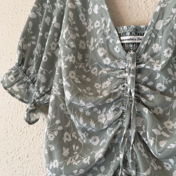 Floral Ruched Green Top - Picture 2 of 2